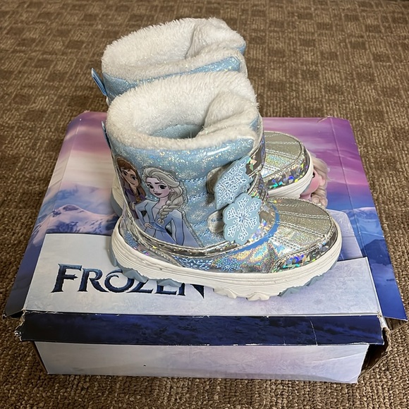 Disney’s frozen winter snow boots - Picture 4 of 6